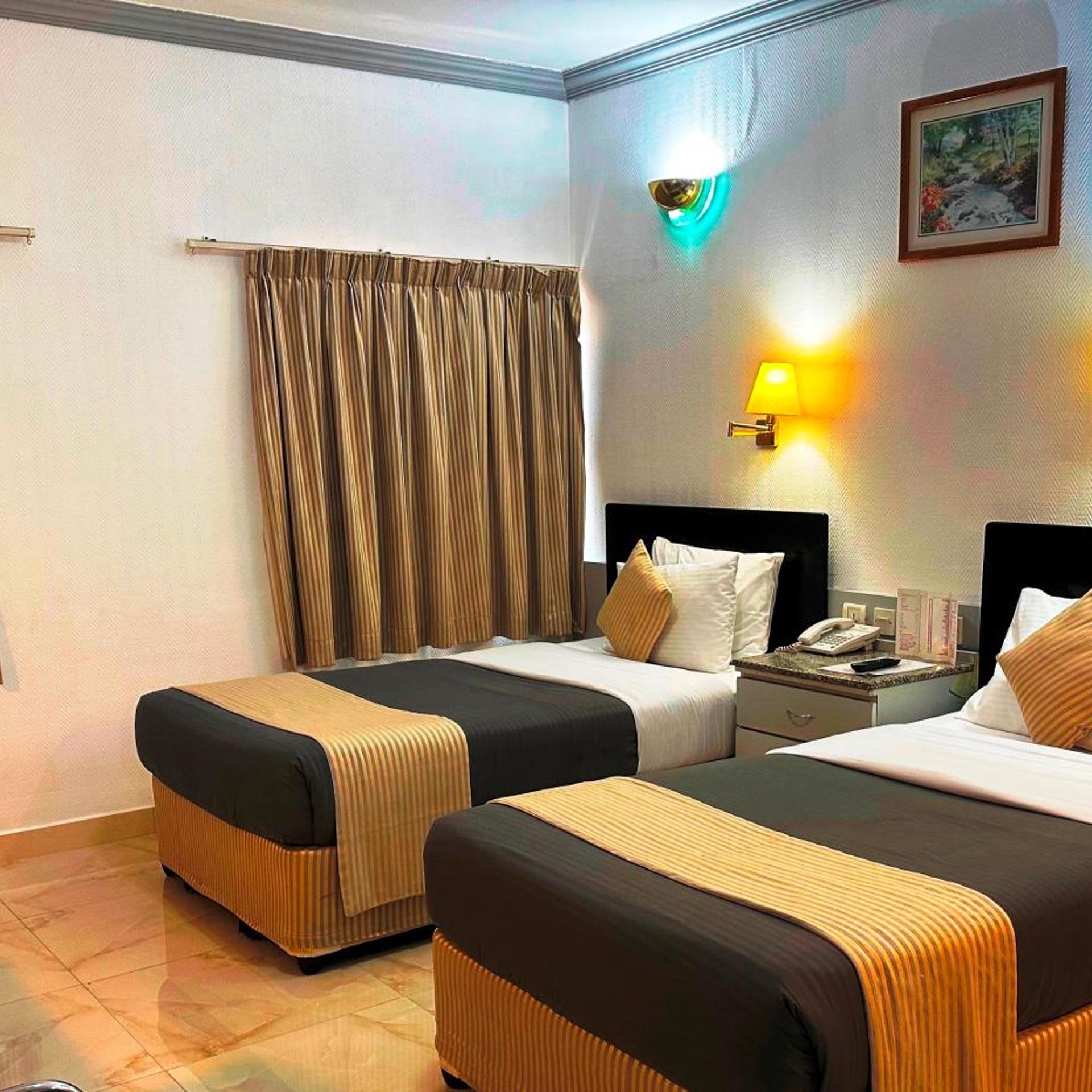 غرفة قياسية بسرير مزدوج أو سريرين منفصلين، Grand Astoria Hotel 9/10