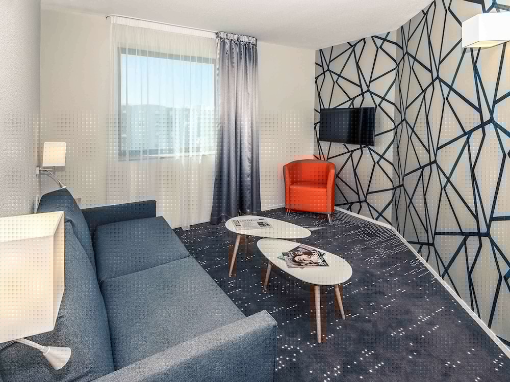 Mercure Poitiers Site du Futuroscope Hotel 44/76
