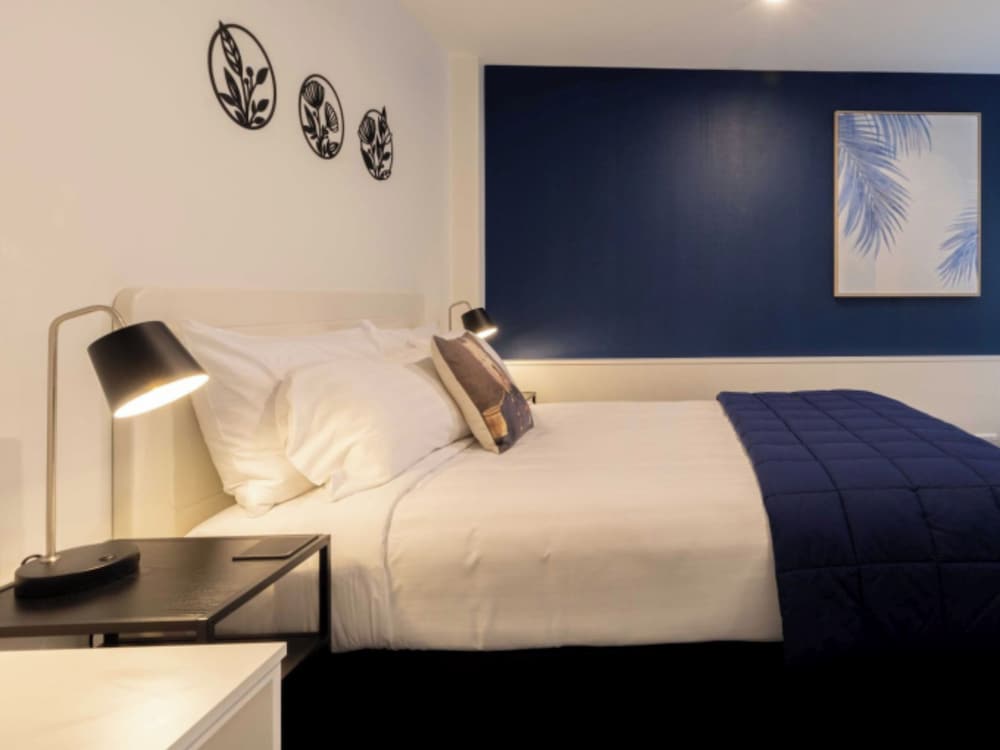 1 BEDROOM, PLUS, APARTMENT