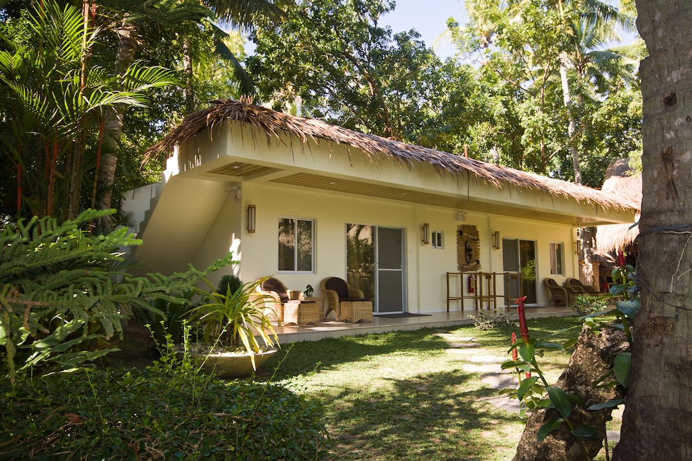 Mikes Dauin Beach Resort 1/70