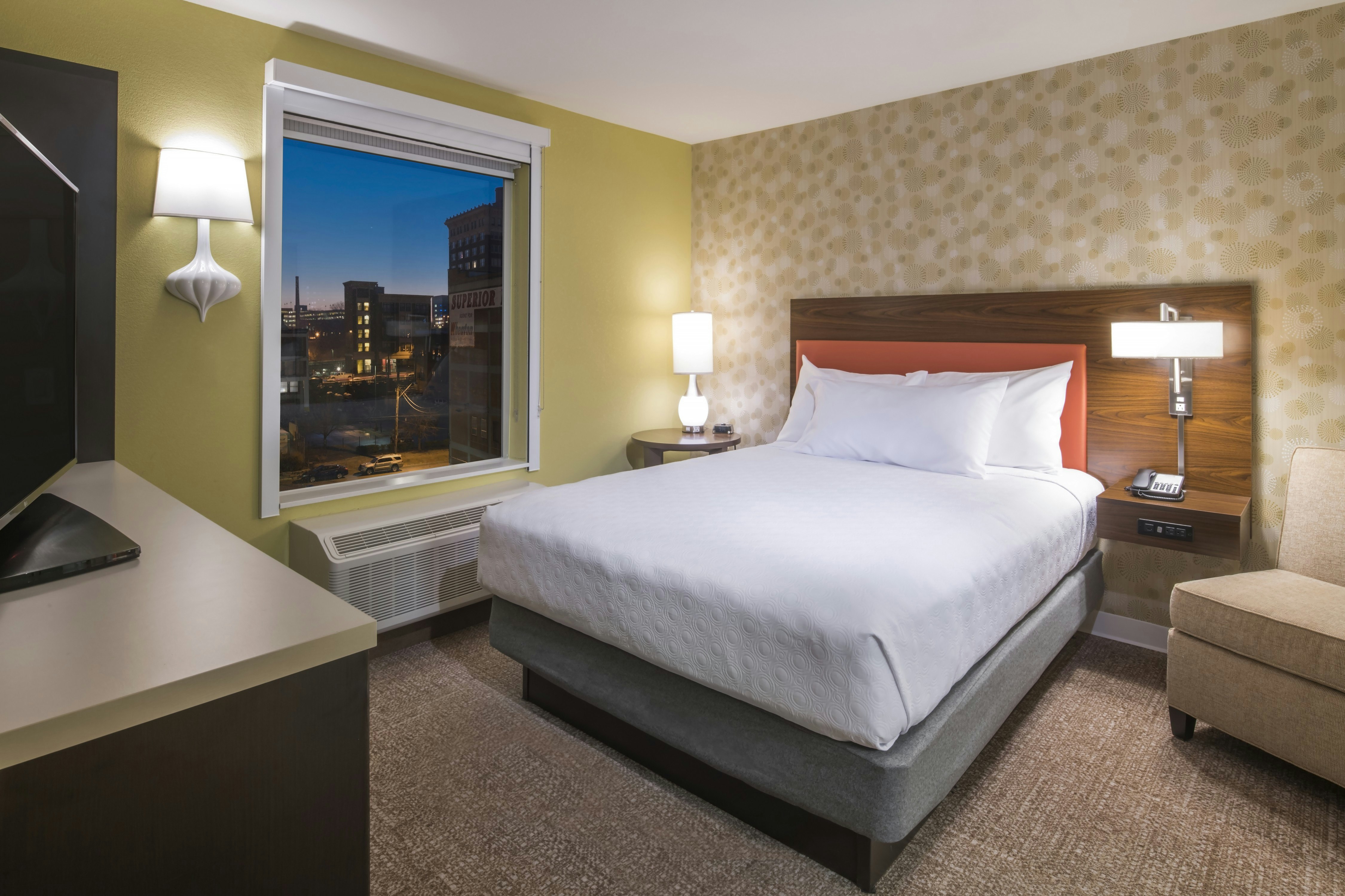 1 BEDROOM, SUITE, QUEEN BED