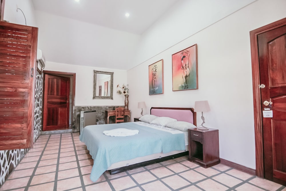 Tres Banderas Hotel 28/71