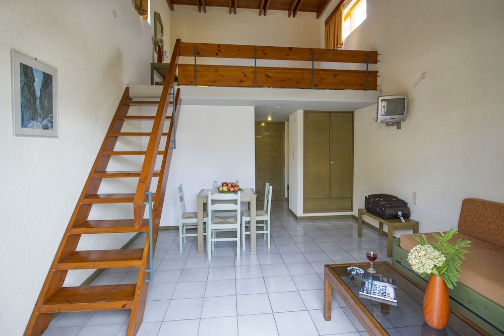Lycasti Maisonettes 41/41