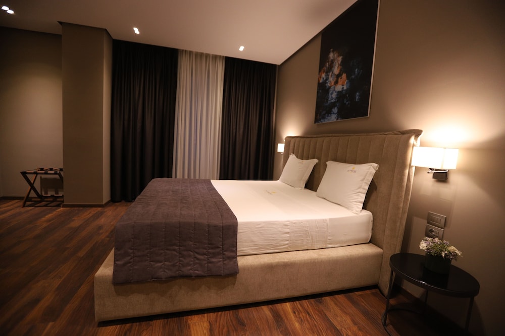 Supreme Hotel 33/72