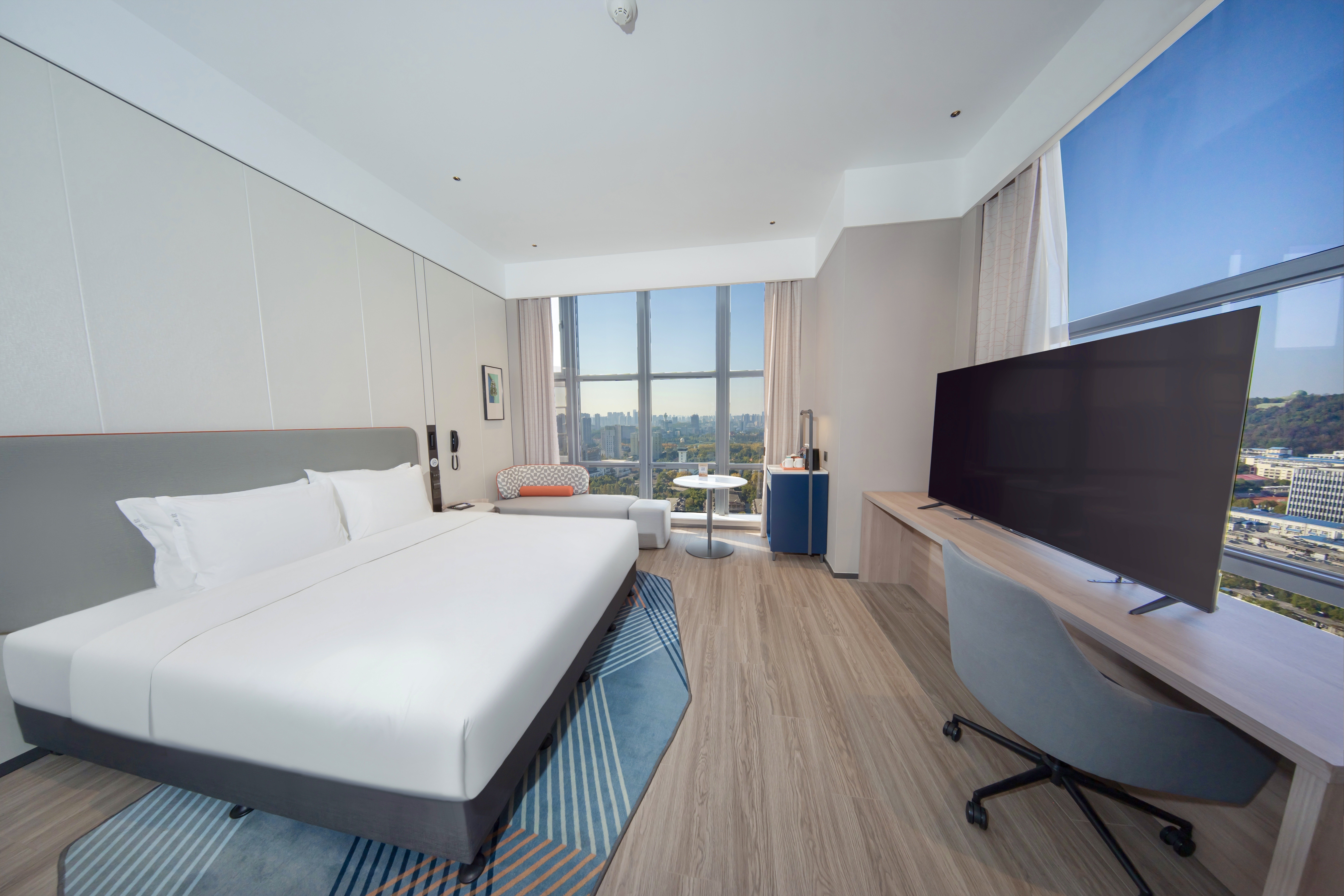 Standard, King Bed, Lake View, Extra Floor Space