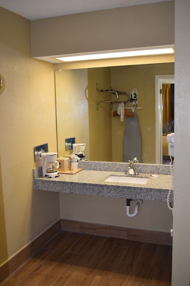 Super 8 by Wyndham Paragould 49/50