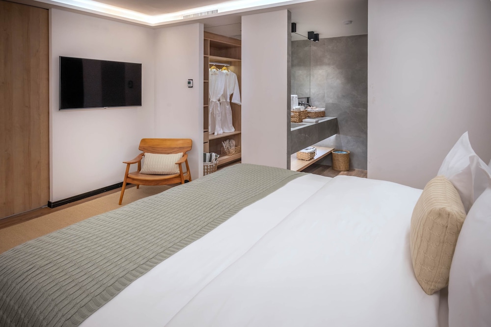 SERHS Experience Suites 25/65
