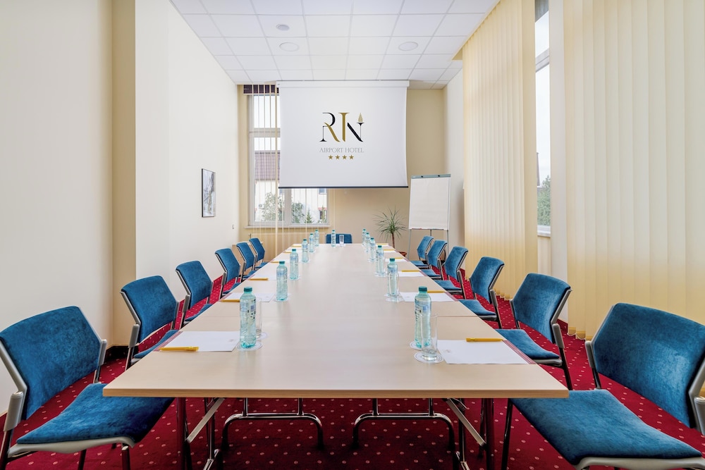 Rin Airport Hotel 56/67