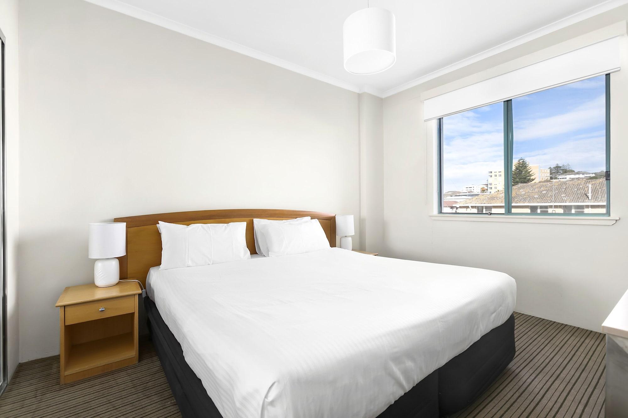 3 Bedrooms, Apartment, Street View