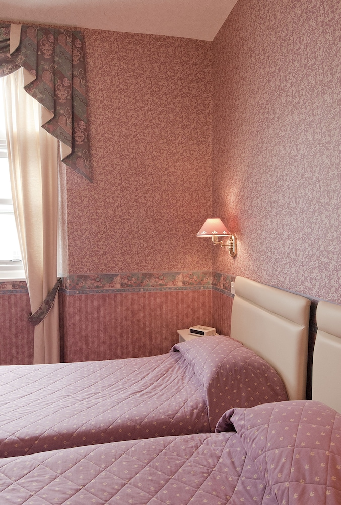 White Heather Hotel 18/50