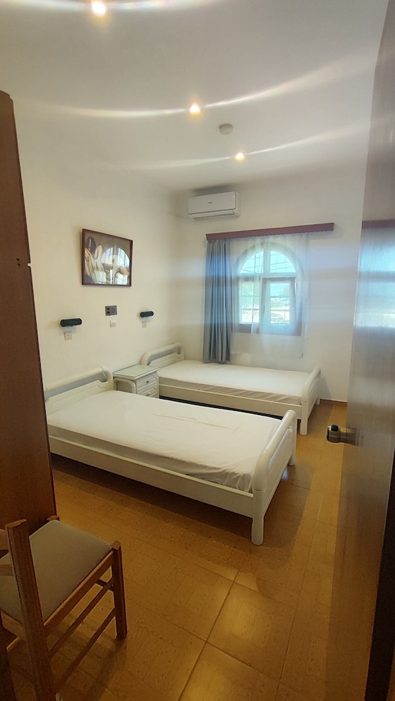 1 Bedroom, Basic, Twin Beds