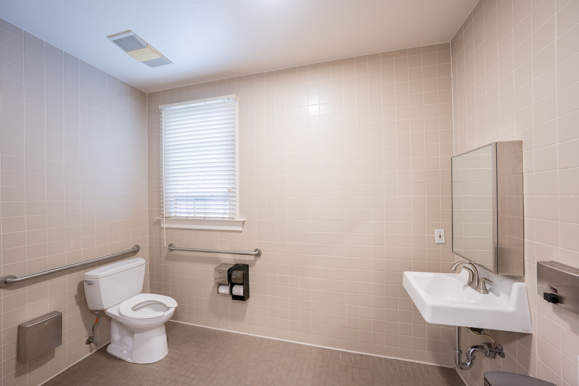 ROOM, BUNK BED, SHARED BATHROOM