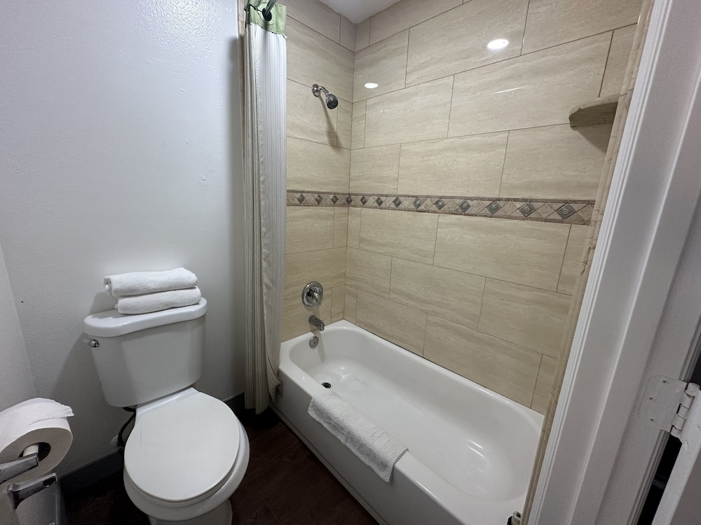 غرفة أساسية بسريرين كوين، Palm Inn Riverside 3/6