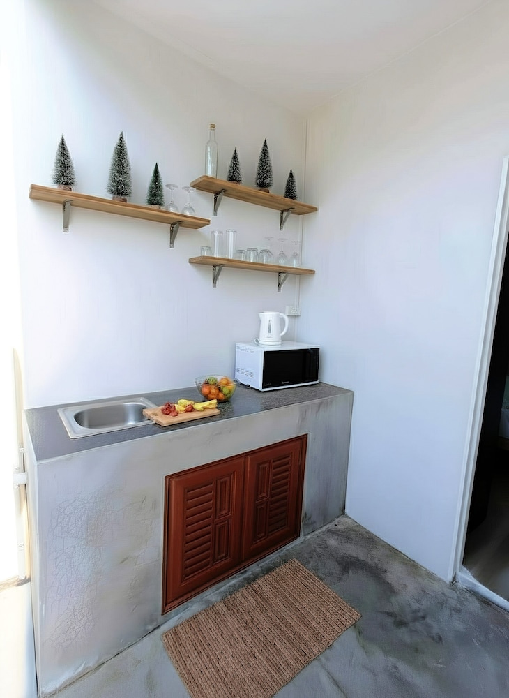 Koh lanta Hotels and Co Working Space 8/65