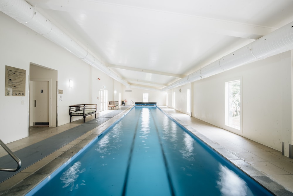 swimming pool spa