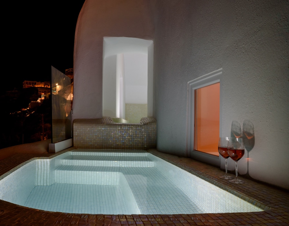 Nefeles Luxury Suites 25/49