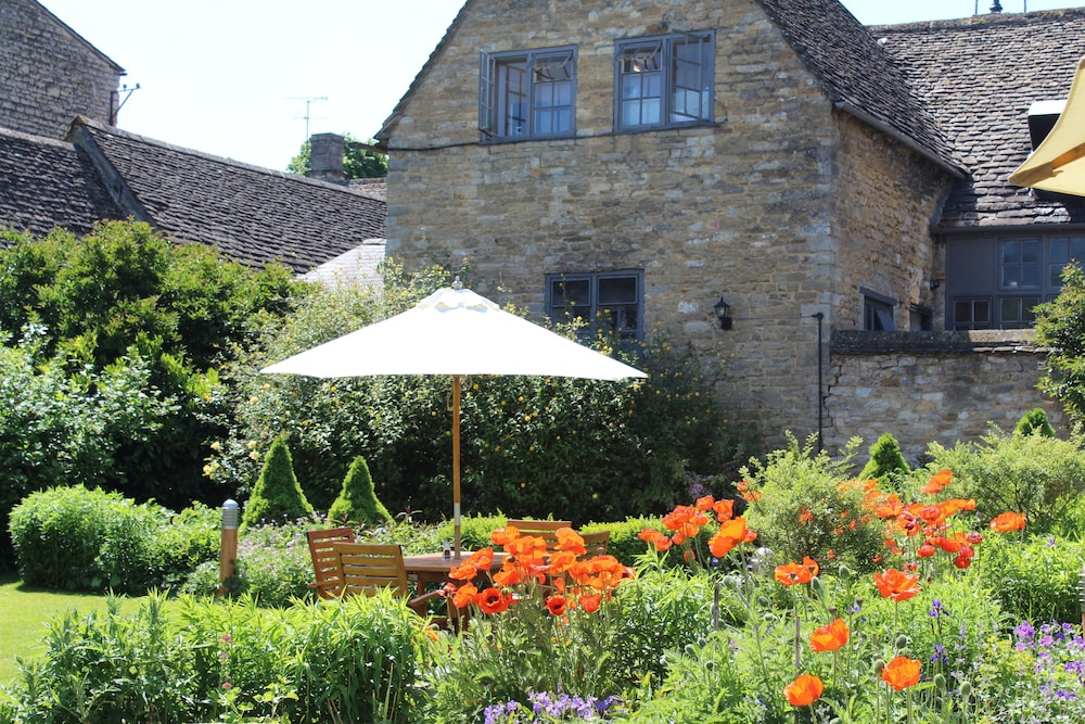 The Lamb Inn 1/50