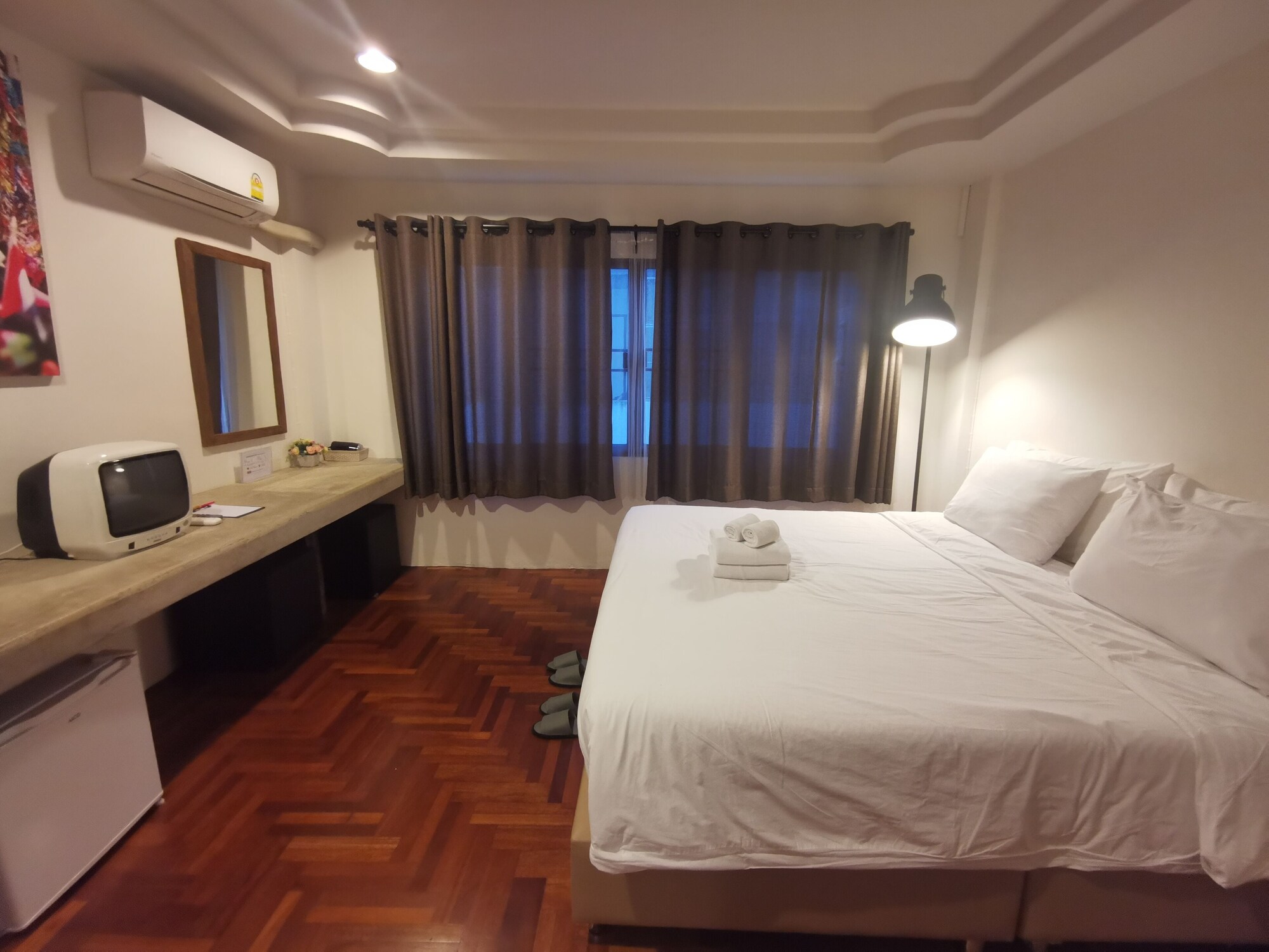 DELUXE, DOUBLE BED
