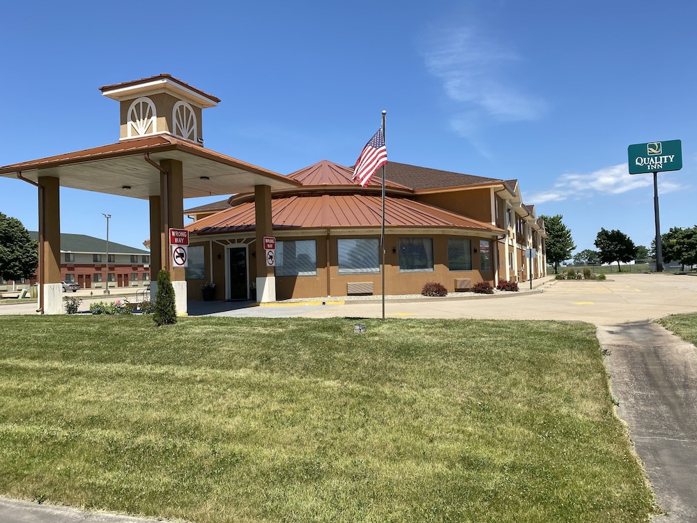 Quality Inn Morton at I-74 5/32