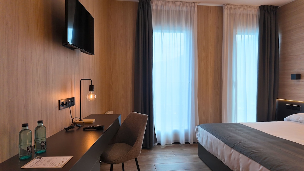 Hotel Focus 6/23