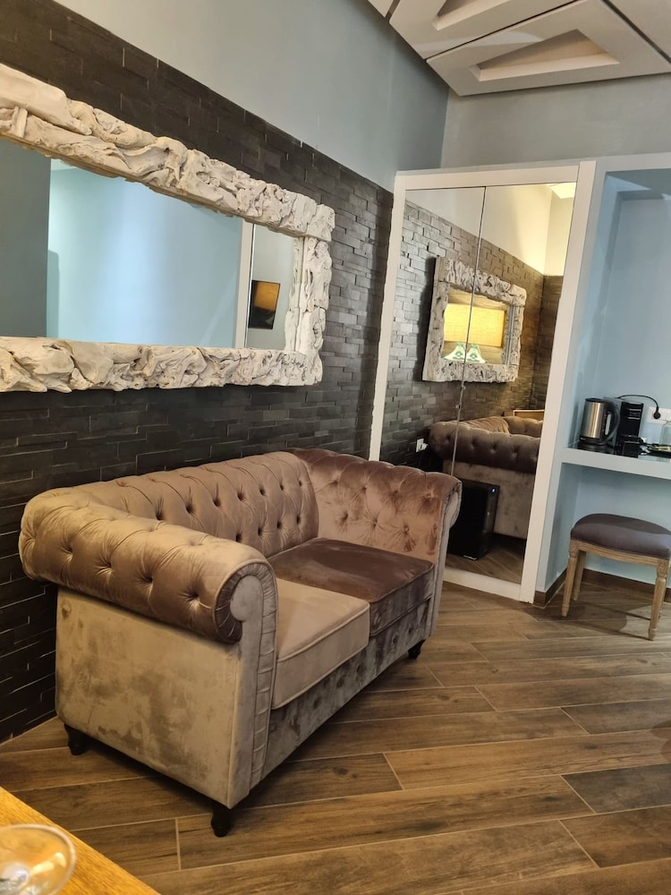 Spagna Boutique Luxury Suites 46/68