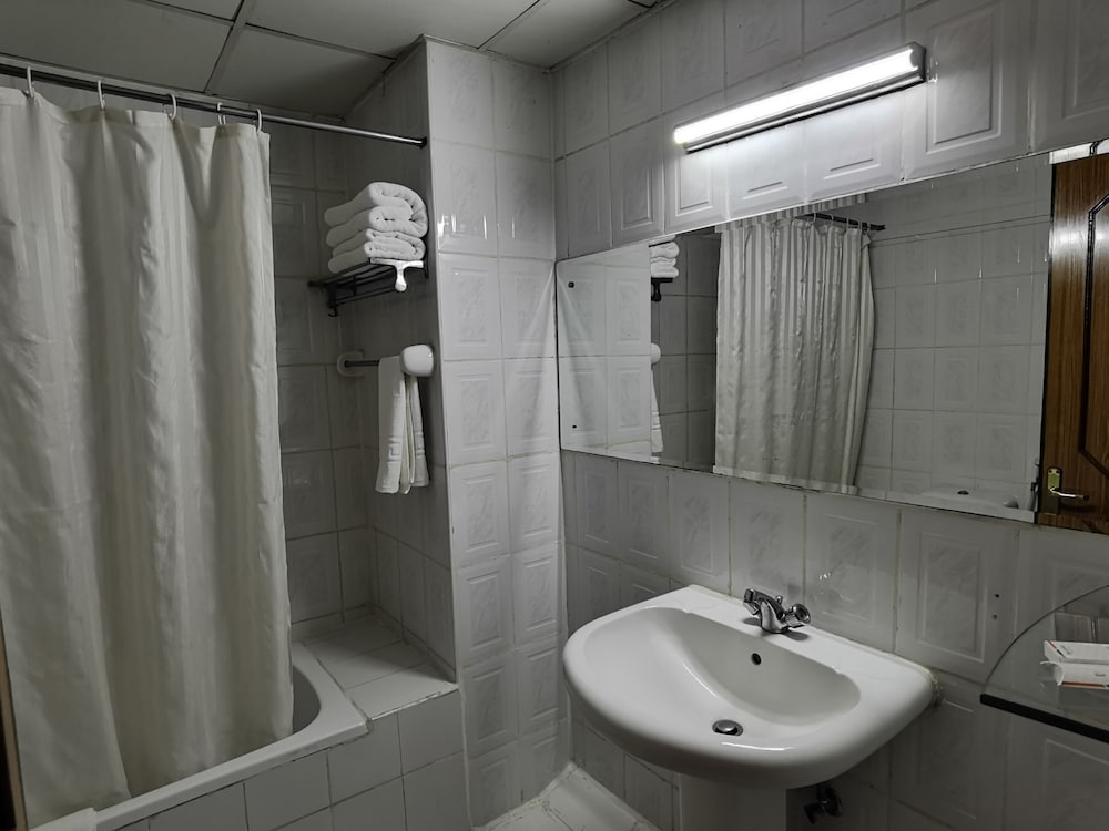 Fortune Karama Hotel 38/40