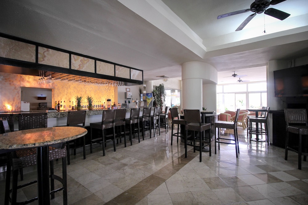 Aquamarina Beach Hotel Cancun 48/63