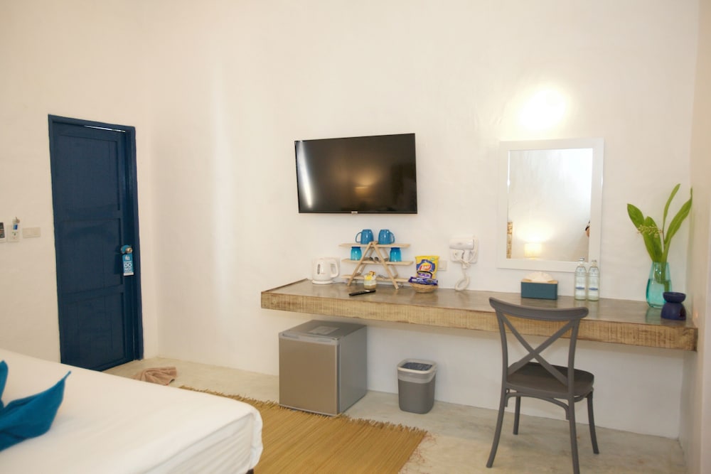 Lime N Soda Beachfront Resort 35/50