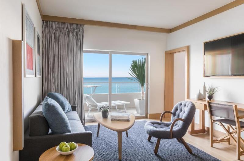 1 Bedroom, Junior Suite, Queen Bed, Ocean Front, Sofa, Balcony