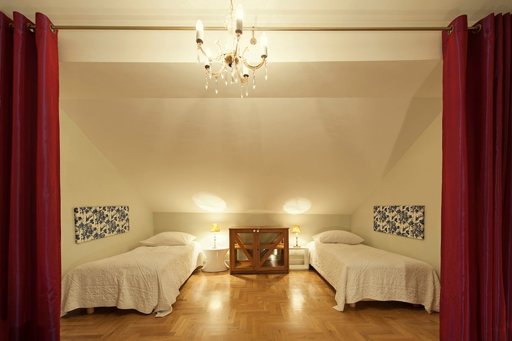 CRYSTAL SUITES CHEZ HELENA 45/64