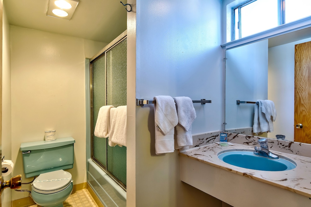 Lake Tahoe Ambassador Lodge 23/57