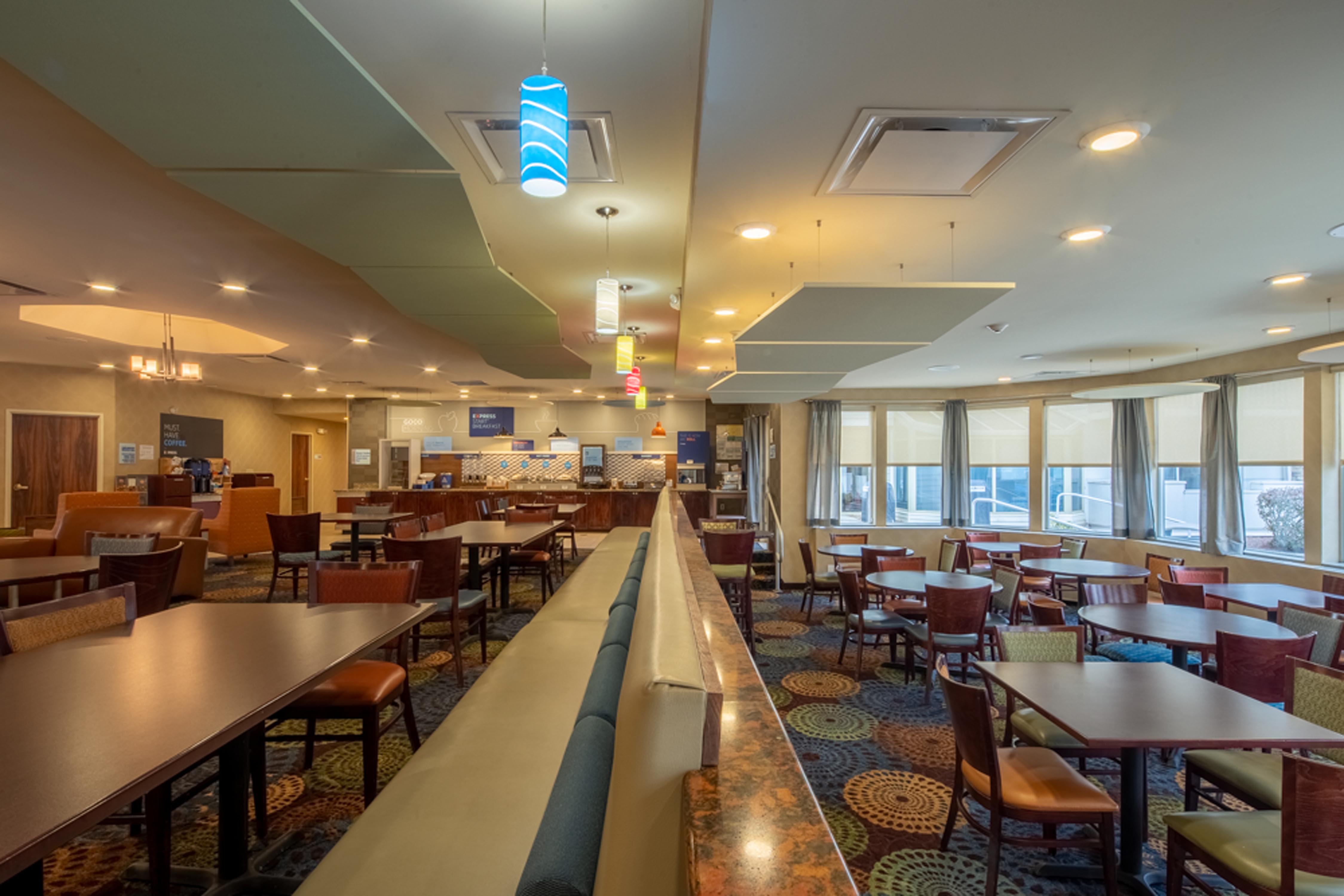 Holiday Inn Express Hotel And Suites Pittsburgh Airport 42/64