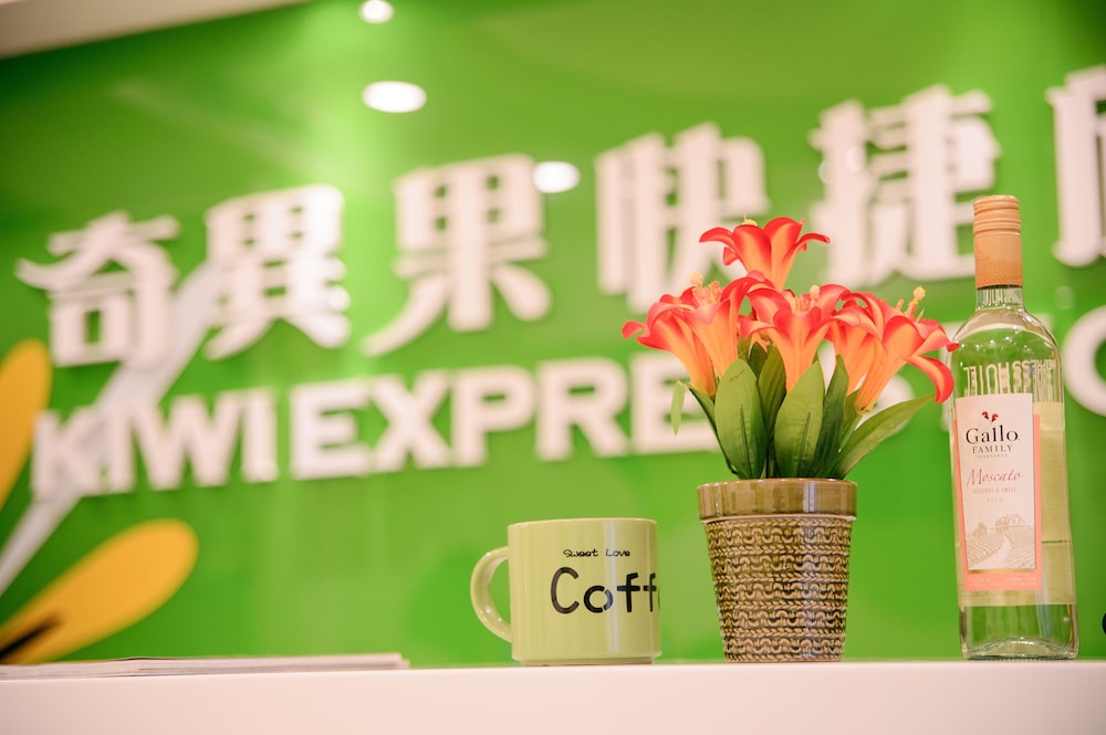 KIWI 台中駅店1 写真1