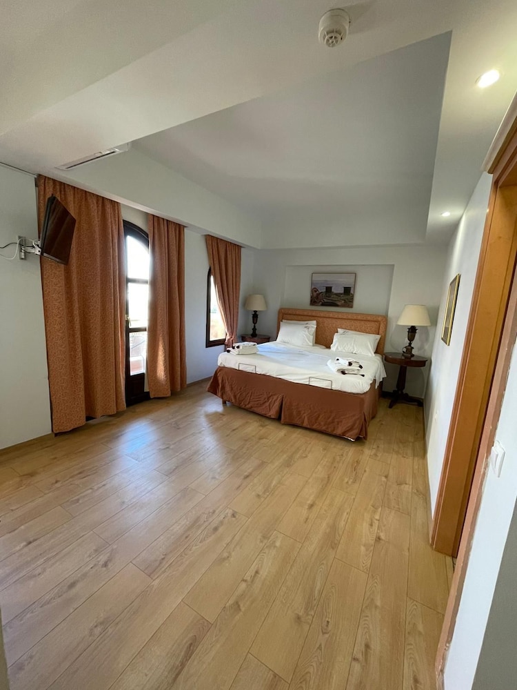 SUPERIOR, DOUBLE BED