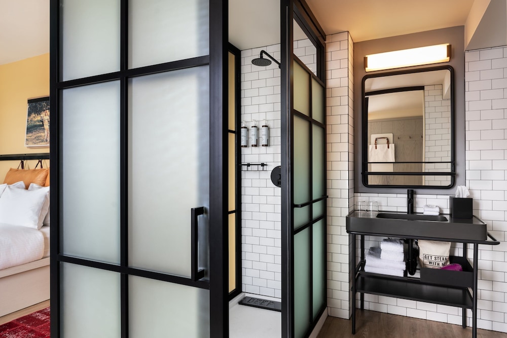 Moxy Springfield Downtown 55/55
