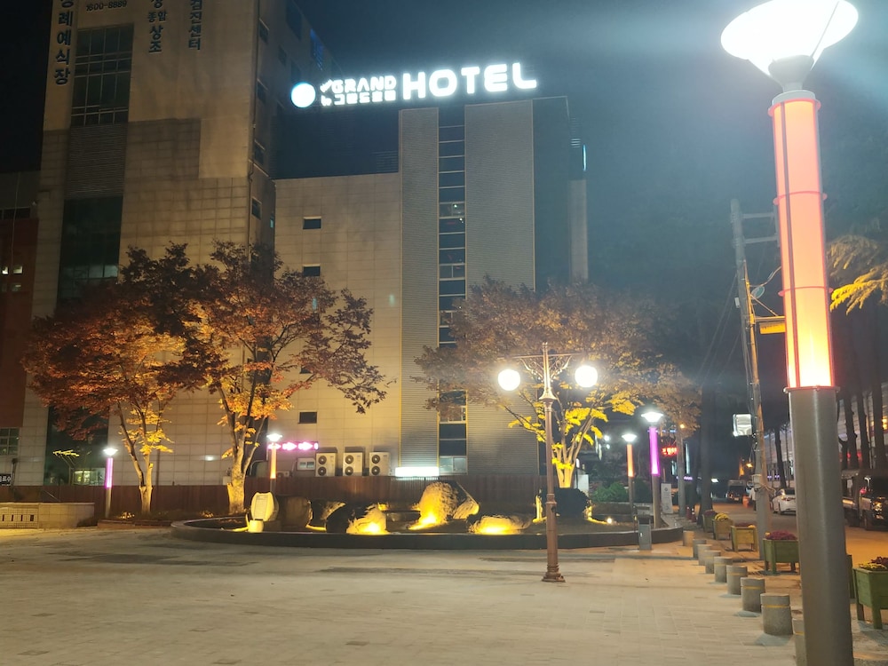 New Grand Hotel 16/18