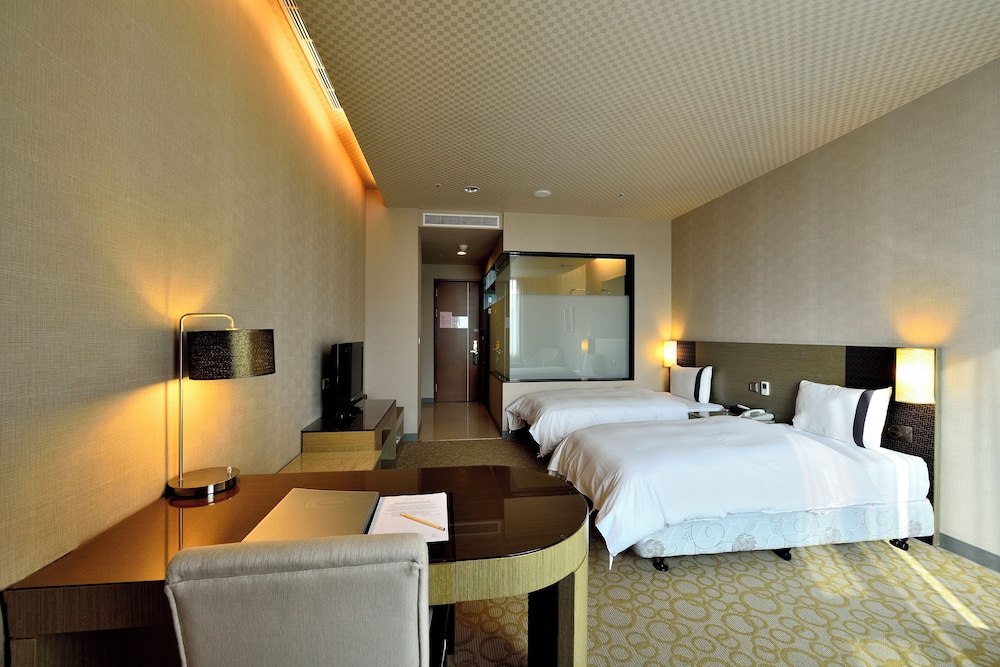 BUSINESS, TWIN BEDS