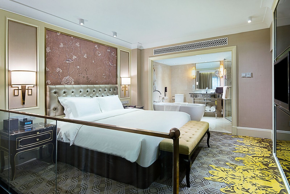 CROWNE PLAZA ZHENGZHOU 19/80