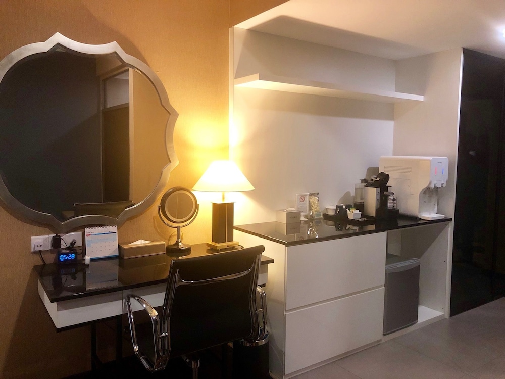Bedrock Hotel 23/50