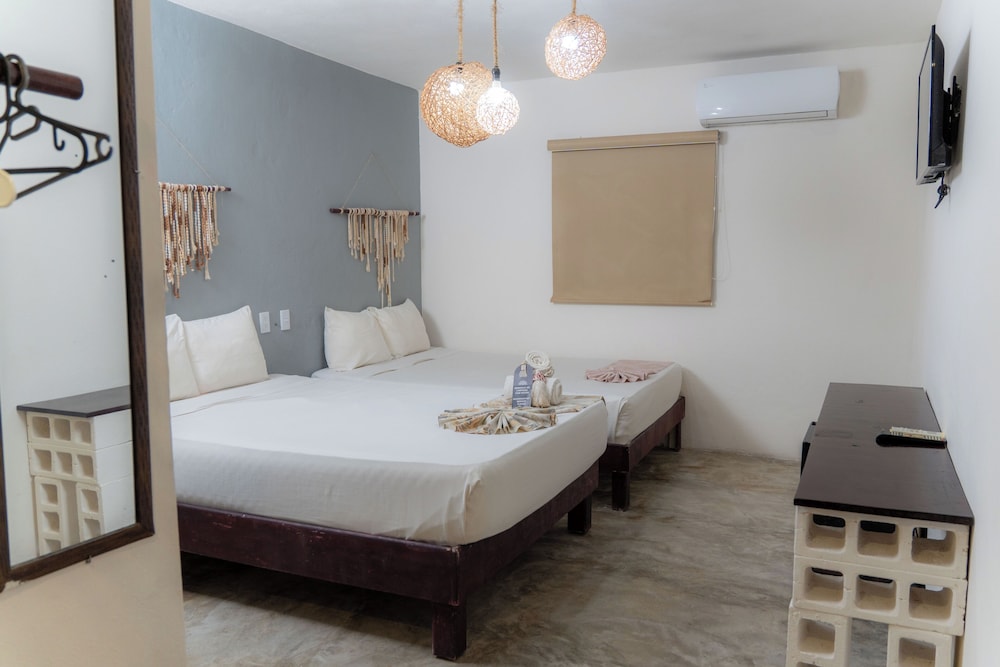 Ahava Hotel (ex Maria Candelaria Hotel) 15/43