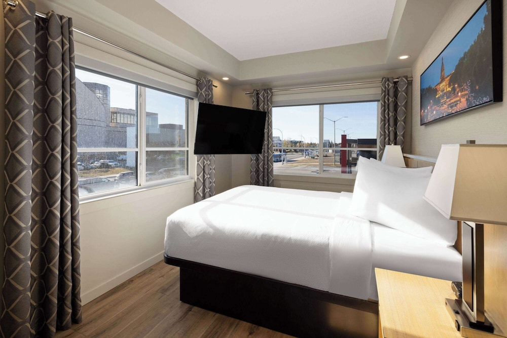 2 BEDROOMS, SUITE