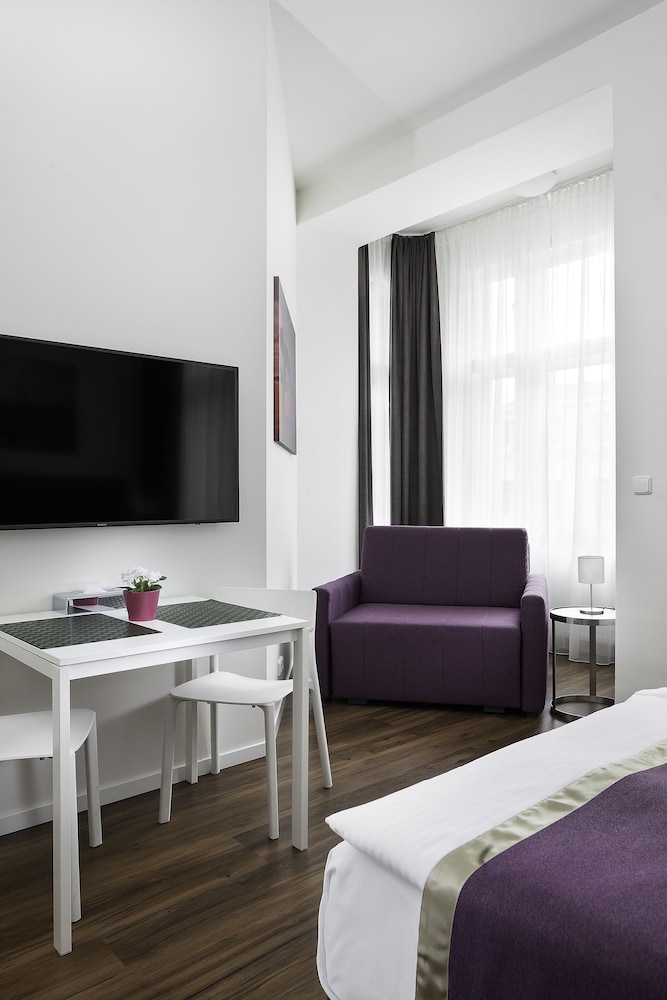 Elizabeth Suites 28/50