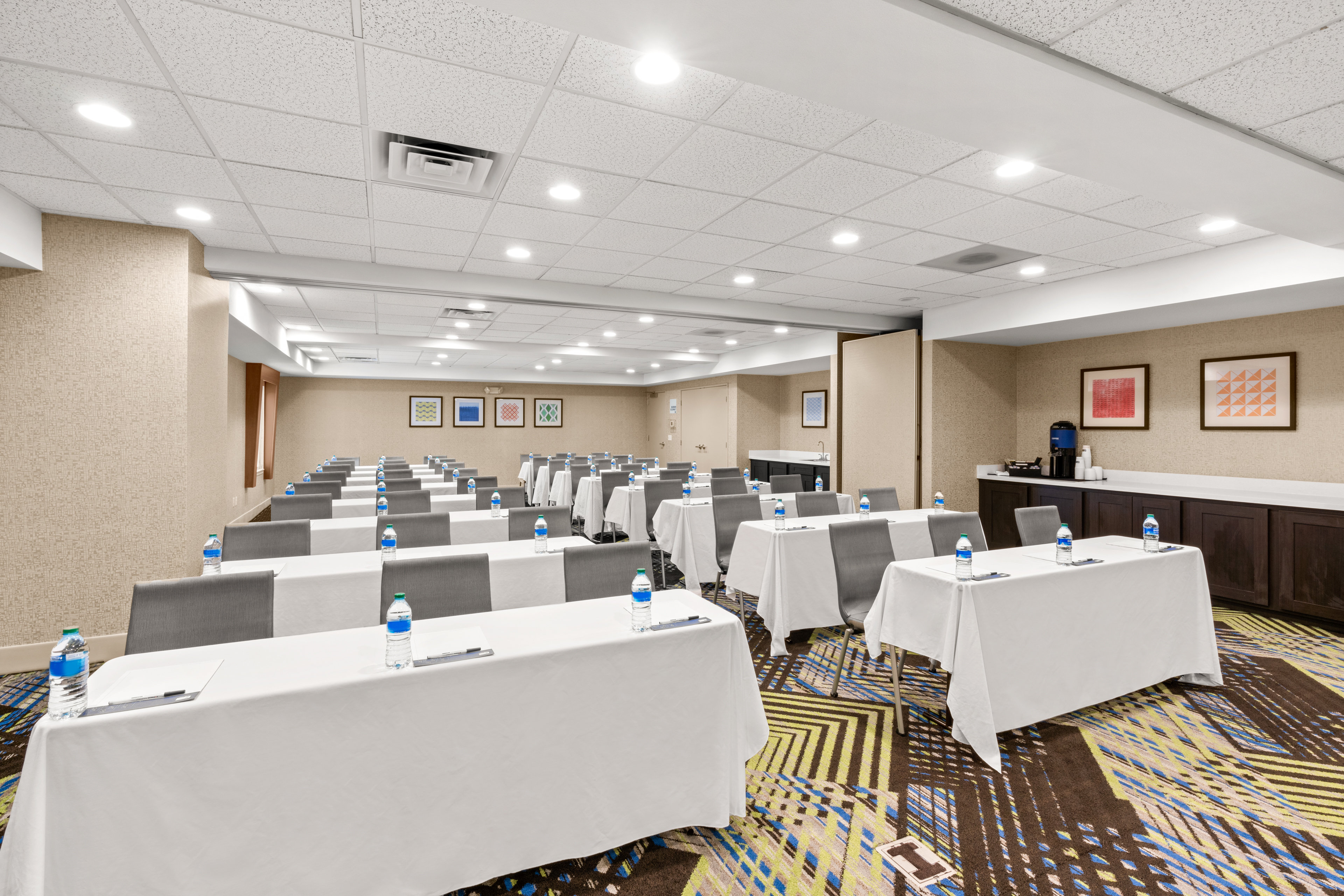 Holiday Inn Express Hotel Suites Sumner 23/28
