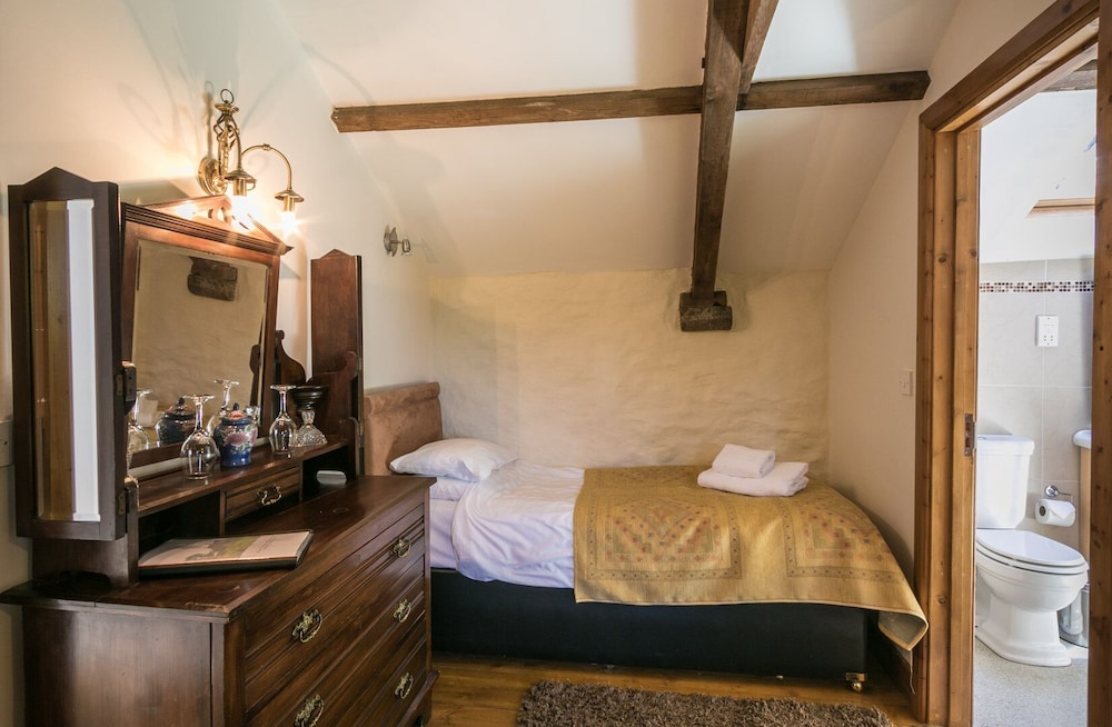 The Barn B and B 7/49