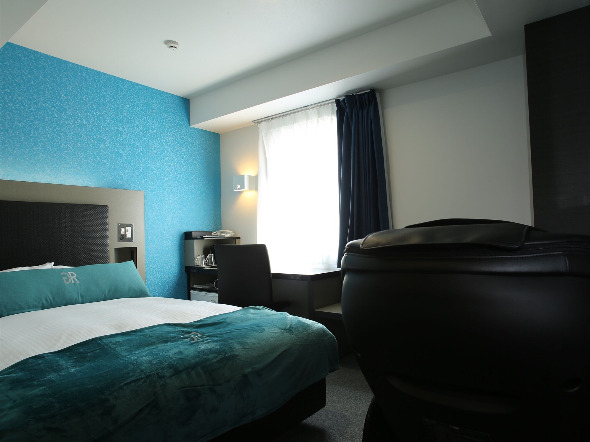 PREMIUM, DOUBLE BED, SMOKING