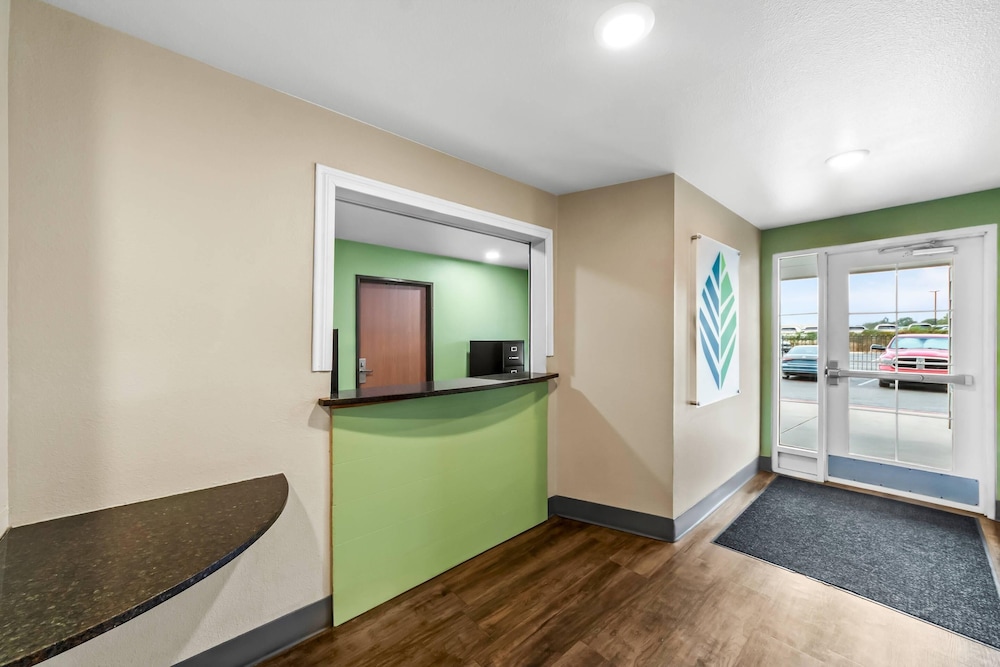 WoodSpring Suites San Antonio South photo5