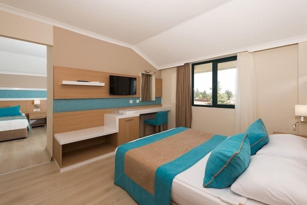 Sandy Beach Hotel 14/48
