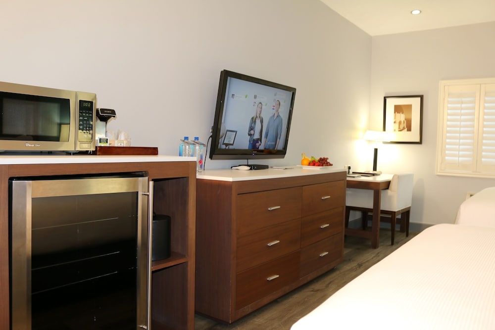 BLVD Hotel and Studios Universal-Hollywood, an Ascend Collection Hotel 66/75