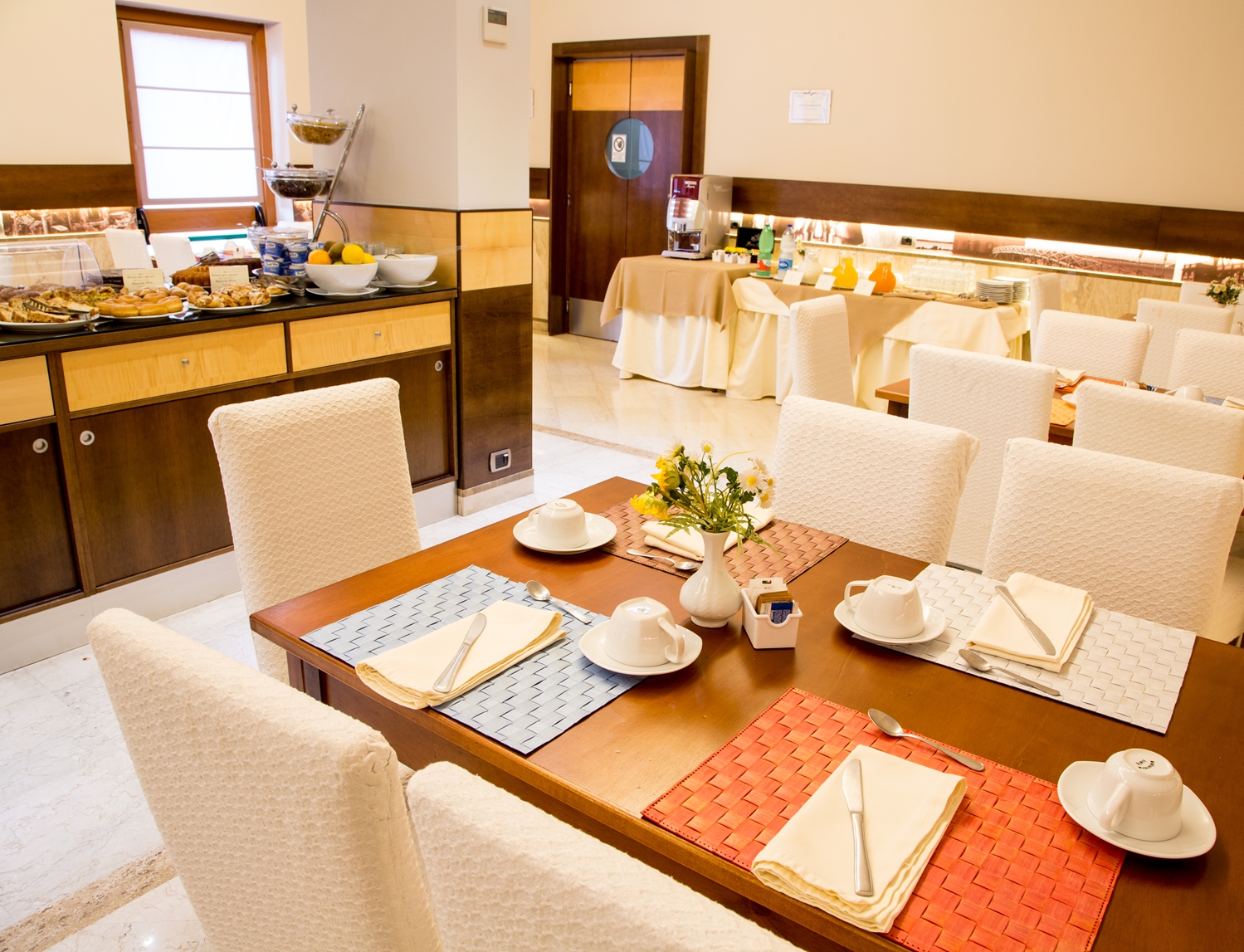 restaurant cafeteria