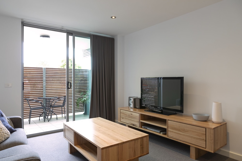 The Dolphin Apartments 46/69